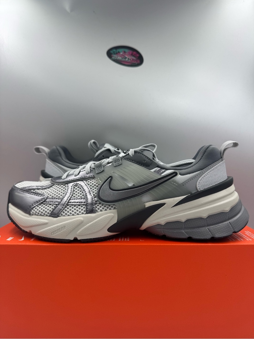 Nike V2K Run Pure Platinum Wolf Grey BRAND NEW Size 10 Women